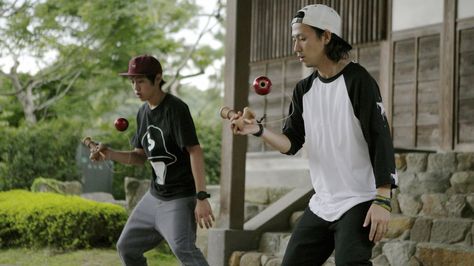 Kuma Films (previously) has a new video highlighting performing duo Zoomadanke, who execute some impressive feats of acrobatic juggling using a kendama, a traditional ball and string toy from Japan... Kendama Tricks, Movement Practice, Break Dancing, Bucket List Life, What To Do When Bored, Go Your Own Way, Dance Pictures, Juggling, Blow Your Mind