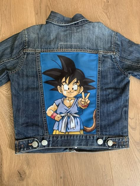 Denim Jacket Diy Paint, Remake Clothes, Painted Leather Jacket, Diy Denim Jacket, Painted Clothes Diy, Personalized Jacket, Hand Painted Denim Jacket, Nerd Fashion, Painted Denim Jacket