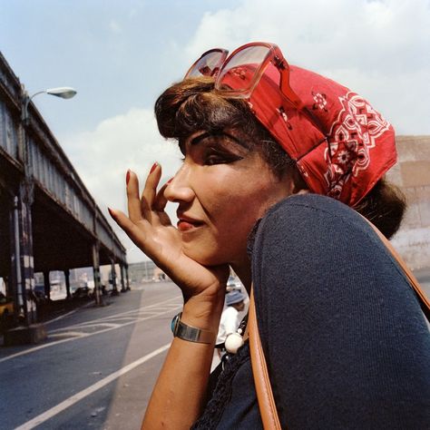 People Watching In Chicago And New York City (1977-980) - Flashbak Charles Traub, Charles H Traub, Iconic Pictures, John Lennon And Yoko, Street Portrait, People Watching, Famous Photographers, Portrait Ideas, Lunch Break