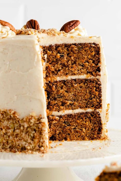 Ginger Carrot Cake Recipe | The Best Cake Recipes Spiced Carrot Cake Recipe, Gingerbread Carrot Cake, Fall Carrot Cake, Christmas Carrot Cake, The Best Cake Recipes, Carrot Spice Cake, Ginger Cake, Leftover Cake, Walnut Cake