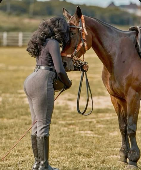 Girl On Horse Aesthetic, Horse Riding Outfit Black Women, Equestrian Black Woman, Black Equestrian Aesthetic, Rich Cowgirl, Black Cowgirl Aesthetic, Brown Rich Aesthetic, Equitation Aesthetic, Horseback Riding Aesthetic