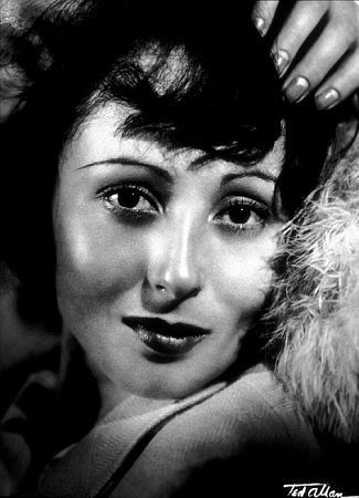 Luise Rainer - 1936 Luise Rainer, It Happened One Night, Hollywood Golden Era, Old Hollywood Actresses, William Powell, Summer Movie, Young Actresses, Oscar Winners, Hollywood Legends