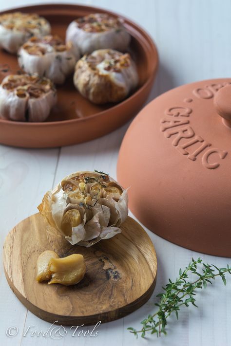 Roasted Garlic In Clay Pot, Roast Garlic Bulb, Roast Whole Garlic, Clay Cookware, Roaster Recipes, Savoury Meals, Roasted Garlic Recipe, Vegetable Ideas, Garlic Roaster