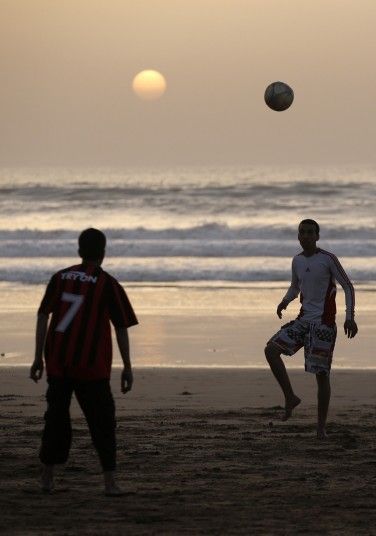 Young boys play soccer on Agadir beach, Morocco Football Vibe, Describing Pictures, Beach Football, Android Wallpaper Black, Football Background, The Spanish Love Deception, Safe With Me, Soccer Men, Boys Play