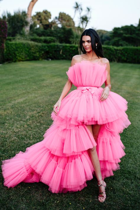 H&M and Giambattista Valli Collaboration: Kendall Jenner in pink tulle dress Giambattista Valli Couture, Kylie Dress, Pink Tulle Dress, Fashion Star, Looks Party, Kendall Jenner Outfits, Jenner Outfits, Easy Style, Kirsten Dunst