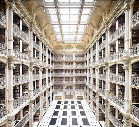 Johns Hopkins University George Peabody Library in Baltimore, United States | 16 Libraries You Have to See Before You Die George Peabody Library, Peabody Library, Andreas Gursky, Lots Of Books, Beautiful Library, Iron Balcony, College Library, Modern Library, Johns Hopkins University