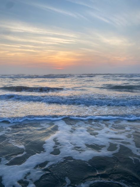 South Padre Island Aesthetic, Girly Beach Aesthetic, Beach W Friends, South Padre Island Beach, South Padre Island Texas, Padre Island Texas, Texas Beaches, Summer At The Beach, Blue Background Wallpapers