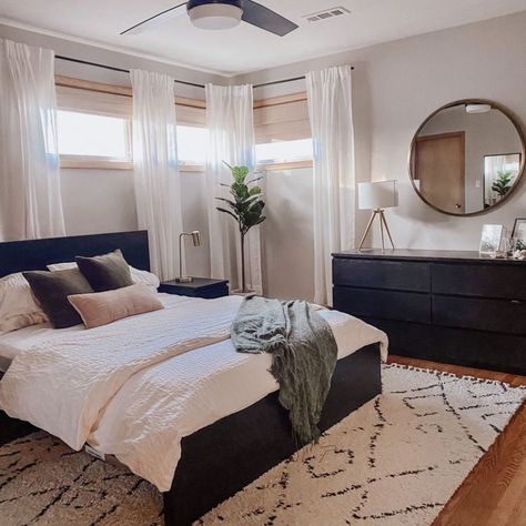 If you or anyone you know are moving into a small apartment, save this post because its all about small apartment living room ideas! Small Bedroom Dark Floor, Black Bedroom Suite, Black Bedframe Bedroom, Bedroom Inspirations Black Furniture, First Apartment With Boyfriend Decor, Bedroom Black Furniture, Black Furniture Bedroom, Black Bedroom Furniture Decor, Dark Furniture Bedroom