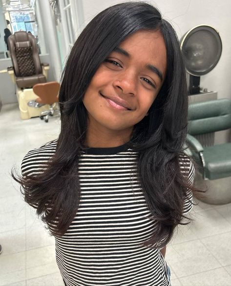 50 Cute Haircuts for Girls to Put You on Center Stage Preteen Haircuts For Girls, Long Girl Haircuts, Haircuts For Girls Kids, Girls Haircuts With Layers, Medium Choppy Haircuts, Scarlett Hair, Haircut For Girls, Girls Haircuts