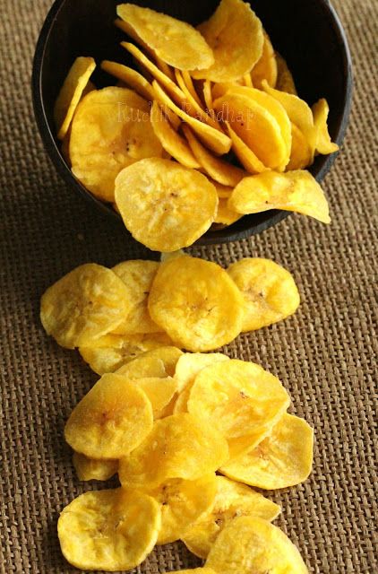 Mumbai Food, Banana Chips, Indian Snacks, Banana Recipes, Healthy Nutrition, Nutrition Recipes, Appetizer Snacks, Food Truck, Bananas