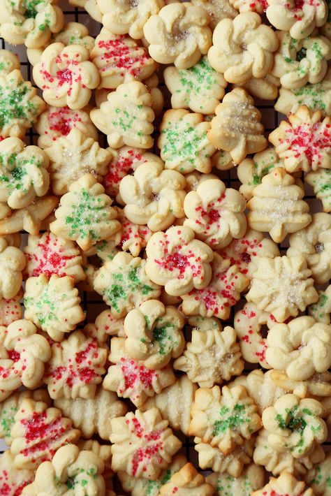 A super easy recipe for Holiday Danish Butter Cookies just like the ones sold in tins at stores! Celebrate the holidays with only a handful of ingredients! 5 Ingredient Desserts, Danish Butter Cookies, Spritz Cookies, Recipe Vegetarian, Healthier Options, Cookie Press, Dessert Ingredients, Xmas Cookies, Super Easy Recipes