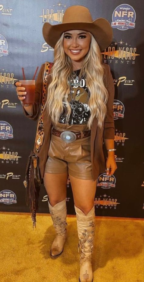 Wild West Fashion, Nfr Outfits For Vegas Cowgirl Fashion, Modern Cowgirl Outfits, Cowboy Outfits For Women, Cowgirl Outfits For Women, Country Western Outfits, Nfr Outfits, Cowgirl Boots Outfit, Cute Cowgirl Outfits