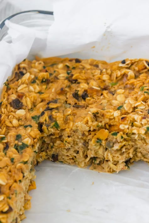 Savory Oatmeal Bake, Savory Breakfast To Go, Savoury Baked Oats, Savory Baked Oats, Oatmeal Blw, Savory Oats Recipes, Savory Bars, Savory Baked Oatmeal, Savory Oatmeal Breakfast