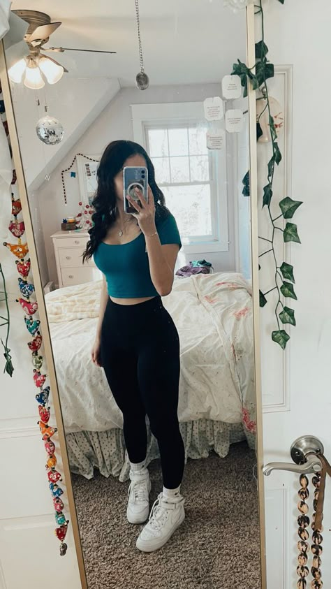 Cute Summer Outfits Leggings, Cute Outfit Ideas Leggings, Outfit Ideas Lululemon Leggings, Outfits That Go With Leggings, Outfit Ideas For Leggings, Comfy Outfit Ideas Summer, Legging And Crop Top Outfits, Cute Summer Leggings Outfits, Summer Fits With Leggings