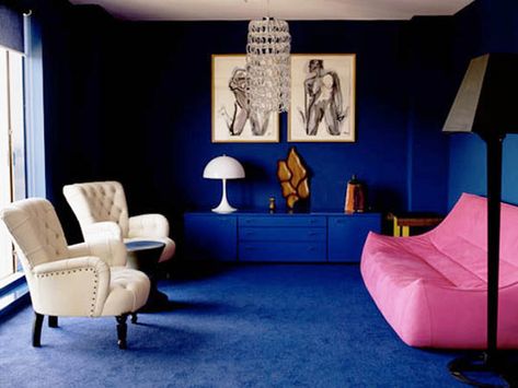 Rich Blue and Pink Interior Decorating, Paint Colors and Modern ... Dark Blue Rooms, Rosa Sofa, Blue Wall Colors, Grey Furniture Living Room, Navy Decor, Furniture Light, Wall Decorating, Interior Design Per La Casa, Paint Wall