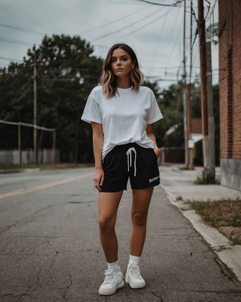 Long Athletic Shorts Outfits, Athletic Shorts Outfit, Biker Shorts Black, Shorts Outfits Women, Fashion Portrait, Tshirt Outfits, Loose Shorts, T Shirt And Shorts, Oversized Tee