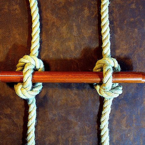 How to Make a Rope Ladder How To Make A Rope Ladder, Rope Ladder Knot, Diy Rope Ladder, Unique Fence Ideas, Marlin Spike, Ladder Diy, Pirate Halloween Party, Diy Bird Cage, Guinea Pig Diy