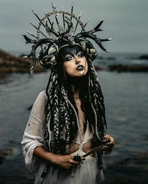 Scary Mermaid, Witch Aesthetic Outfit, Viking Makeup, Viking Queen, Shaman Woman, Magic Photo, Goddess Outfit, Viking Dress, Alien Aesthetic