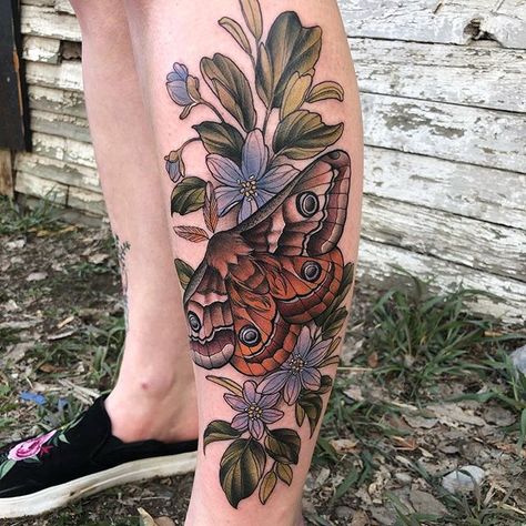 Emperor moth and flowers 🌸 Samantha Read Moth And Flower Tattoo, Traditional Moth, Emperor Moth, Insect Tattoo, Moth Tattoo, Dream Tattoos, American Traditional Tattoo, Nature Tattoos, Dope Tattoos