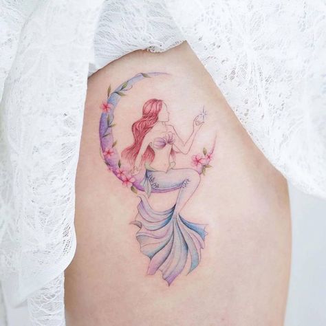 pinterest: hezzprice Baby Mermaid Tattoo, Mermaid Thigh Tattoo, Watercolor Mermaid Tattoo, Thigh Tattoos For Women, Tats Ideas, Siren Tattoo, Mermaid Tattoo Designs, Sitting On The Moon, Tattoo 2024