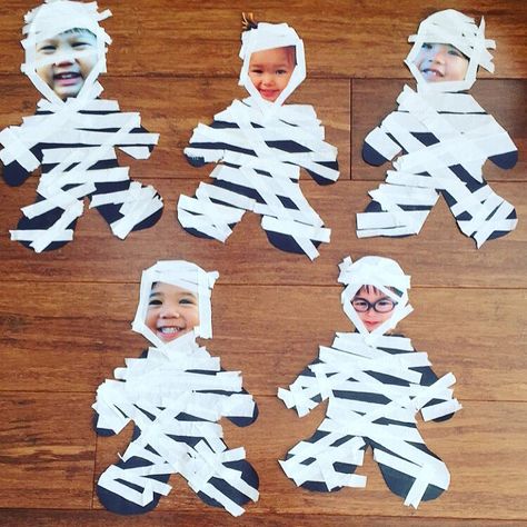 28 Likes, 8 Comments - Preschool Activities (@preschoolactivities) on Instagram: “Mummies||fall&halloween||october 9, 2015 #mummies #preschool #halloweenfun #halloweenactivities” Halloween Infantil, Pre Primary, Halloween Crafts Preschool, Halloween Kindergarten, Primary Ideas, October Crafts, Halloween Classroom, Halloween Arts And Crafts, Halloween Preschool