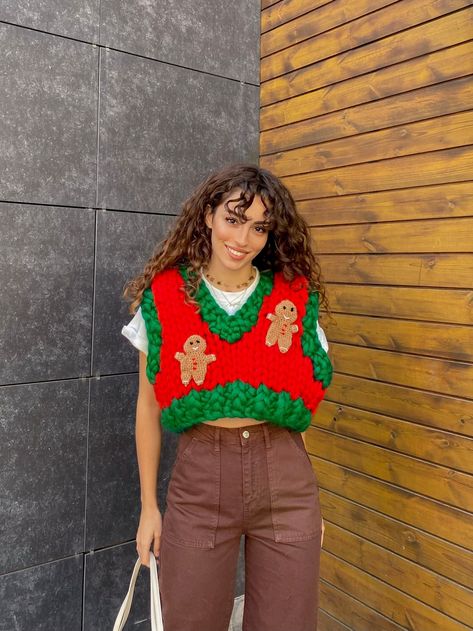 Crochet Sweater Outfit, Sleeveless Sweaters, Crochet Sweater Design, Crochet Sweater Vest, Christmas Vest, Knitwear Style, Crop Vest, Sweater Outfit, Sweater Vest Women