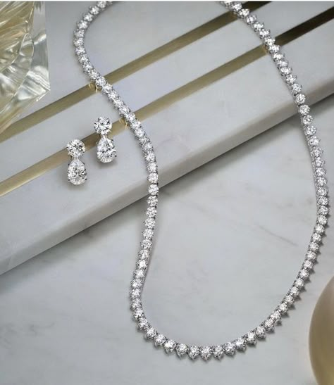 Pearl drop necklace