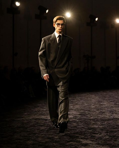 Ysl Runway, Saint Laurent Menswear, Vs Models, Fall 24, Vintage Suits, Anthony Vaccarello, Photoshoot Concept, Fashion Photoshoot, Well Dressed