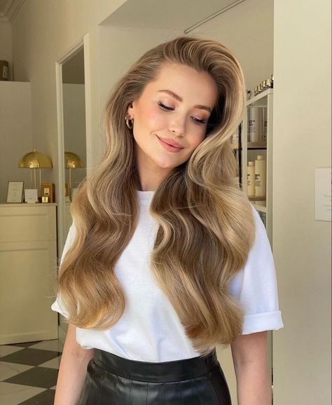 12 Bombshell Hair Color Ideas To Try This Summer | Ecemella Expensive Blonde, Medium Brunette Hair, Cool Blonde Hair Colour, Bombshell Hair, Dark Blonde Hair, Blonde Hair Inspiration, Blonde Hair Looks, Hair Color And Cut, Haircuts For Long Hair