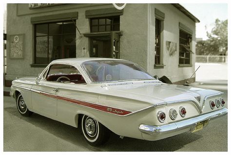 1961 Chevrolet Impala Maintenance/restoration of old/vintage vehicles: the material for new cogs/casters/gears/pads could be cast polyamide which I (Cast polyamide) can produce. My contact: tatjana.alic@windowslive.com 1961 Chevy Impala, 1961 Impala, 64 Impala, Classic Cars Trucks Hot Rods, Impala Ss, Car Chevrolet, Old School Cars, Chevrolet Chevelle, Chevy Impala