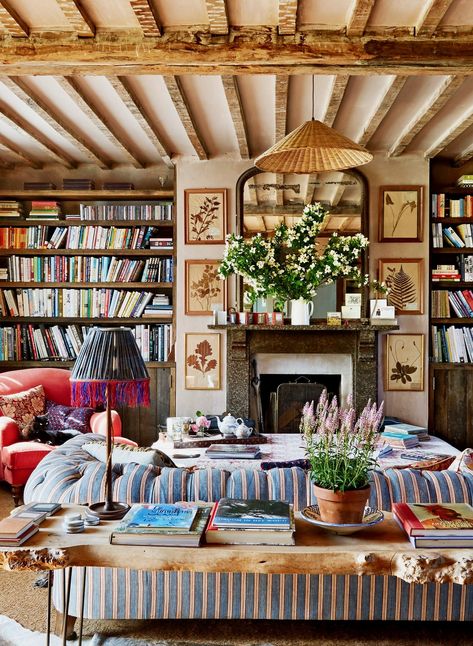 How to Decorate Your Home in the English Country House Style Country Home Office Ideas, Country Home Office, Classic English Style, English Roll Arm Sofa, English Country House Style, English Country Home, English Cottage Decor, Country House Style, English Decor