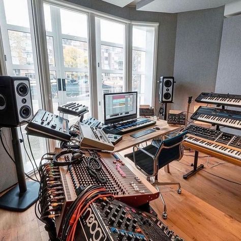 Home Music Studio Ideas, Music Room Art, Music Bedroom, Home Studio Ideas, Home Music Rooms, Beat Maker, Music Rooms, Recording Studio Design, Home Studio Setup