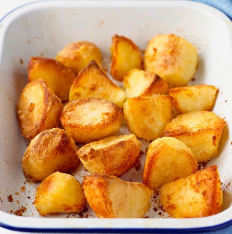 Jamie Oliver Roast Potatoes, Panini Recipes Chicken, Cook Potatoes, Perfect Roast Potatoes, Crispy Roast Potatoes, Roasted Potato Recipes, New Potatoes, Jamie Oliver Recipes, Good Roasts