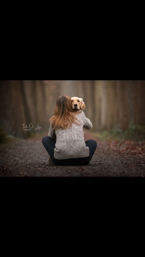 Fur and Feathers in Focus: Pet Portraits to Adore Dog Owner Photoshoot, Dog Family Pictures, Family Dog Photos, Pet Photography Poses, Dog Photoshoot Pet Photography, Family Pet Photography, Dog Photography Poses, Pet Portraits Photography, Animal Photoshoot