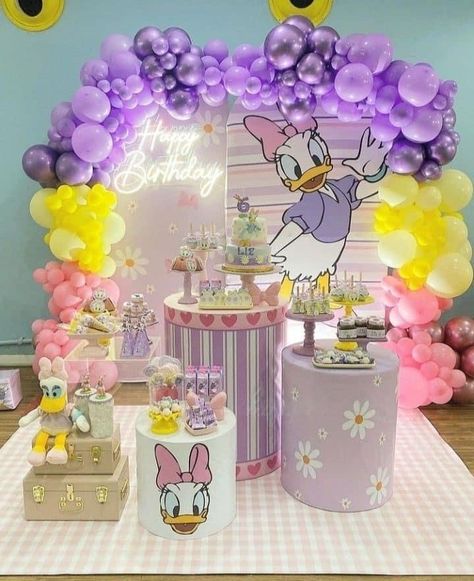 Daisy Duck Birthday Party Ideas, Daisy Birthday Party Ideas, Daisy Duck Birthday Party, Baby Birthday Pictures, Duck Birthday Theme, Daisy Duck Birthday, Daisy Duck Party, Duck Baby Shower Theme, Pata Daisy