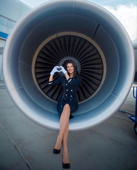 Flight Attendant Life Pictures, Airplane Hacks, Flight Hacks, Become A Flight Attendant, Airport Flight, Flight Girls, Flight Attendant Fashion, Biker Photoshoot, Flight Attendant Life