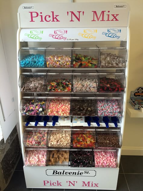 Balvenie St. Pick n mix Candy Wall Display, Snack Shop Design, Candy Storage Ideas, Candy Display Ideas, Candy Store Ideas, Candy Store Design, Candy Store Display, Candy Wall, Candy Room