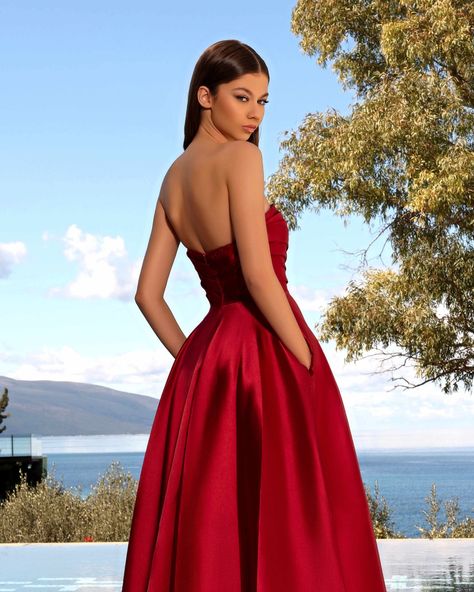 Nicoletta 2025 Elegant strapless ballgown in a gorgeous Mikado satin. This a gown for so many occasions - graduation, year 12 formal, bridesmaid, gala events, red carpet event, mother of the bride/groom. Available in store & online https://rsvpbridal.com.au/product/nicoletta-nc2025/ #rsvpbridalandformal #straplesseveningdress #schoolformaldress #year12formal #formalseason #mikadodress #formalwearcoffsharbour #formalgowns #coffsharbour #shoplocalcoffsharbour Year 12 Formal, Green Monochrome, Sparkly Shorts, Bella Dress, Multi Way Dress, Exquisite Gowns, Graduation Year, Gala Events, Yellow Shop