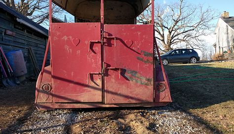 Getting good pork to market starts with loading pigs into a trailer. Pig Pen, Nesting Boxes, Hobby Farms, Chickens Backyard, Pigs, Trailer, Animals