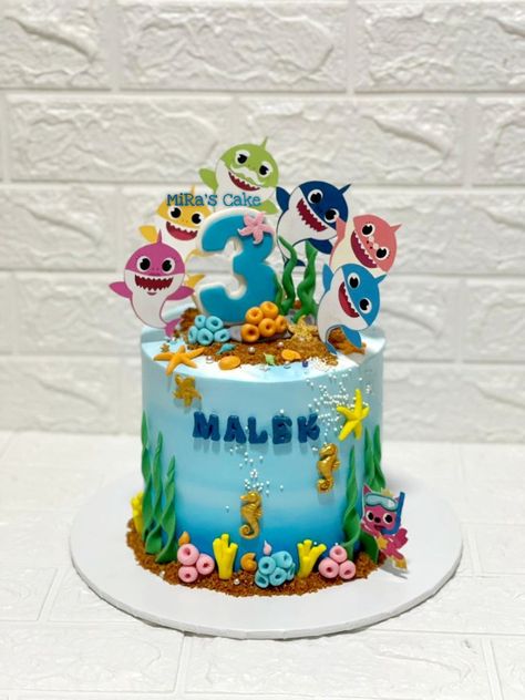 Kue Ulang Tahun Baby Shark, Baby Shark Torte, Baby Shark Cake Boy, Baby Shark 3rd Birthday, Baby Shark Cake Ideas, Baby Shark Theme Cake, Cake Shark, Baby Shark Birthday Cake, Shark Birthday Cake