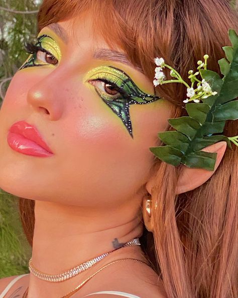 Ashley Quiroz, Fairy Halloween Makeup, Cream Color Palette, Butterfly Eyes, Butterfly Makeup, Fairy Halloween Costumes, Green Makeup, Crazy Eyes, Fairy Makeup