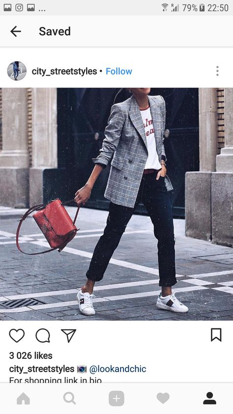 Check Jacket Outfit, How To Wear Blazers, Blazer Street Style, Checkered Blazer, Office Casual Outfit, Street Style Parisian, Checked Jacket, Love Jeans, Street Style Paris