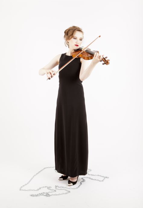 Kim Spierenburg Violinist Black long dress Violinist Pose Reference, Person Holding Violin Reference, Violinist Reference, Holding Violin Pose Drawing, Person Playing Violin Reference, Violinist Outfit, Violinist Photography, Musicians Photography, Violin Performance