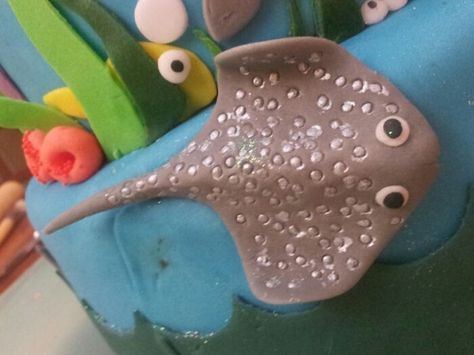 Fondant/gumpaste Stingray Marine Cake, Nemo Cake, Ocean Cakes, Twins Cake, Dad Birthday Cakes, Sharks For Kids, Shark Cake, Sea Cakes, Fondant Animals