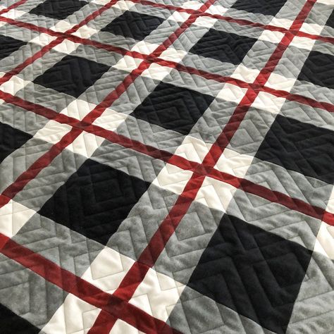 Black And Red Quilts, Men Quilts, Quilts For Men Patterns, Plaid Quilt Pattern, Tartan Quilt, Colchas Quilting, Gingham Quilt, Two Color Quilts, Black And White Quilts