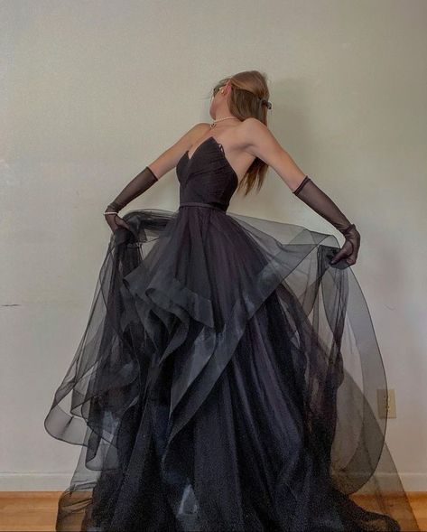 Party Dress With Gloves, Dress Baddie, Tulle Pattern, Mode Indie, Dress With Gloves, Prom Dress Inspo, Strapless Party Dress, Strapless Prom Dresses, A Line Evening Dress