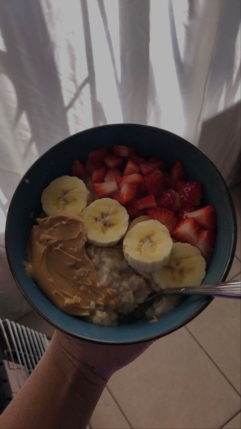 Healthy Meals Pictures, Diet Breakfast Aesthetic, Protein Diet Aesthetic, High Protein Snacks Aesthetic, High Protein Foods Aesthetic, Protein Aesthetic Food, Oatmeal Breakfast Aesthetic, Healthy Diet Aesthetic Pictures, Protein Foods Aesthetic