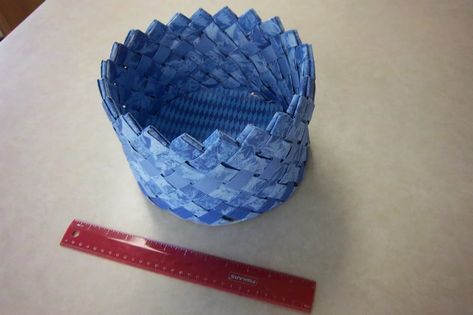 Woven Paper Basket : 18 Steps - Instructables Woven Paper Basket, Paper Plant Pots, Chain Crown, Make A Crown, Paper Plants, Paper Magic, Paper Weaving, Paper Bowls, Decorative Basket