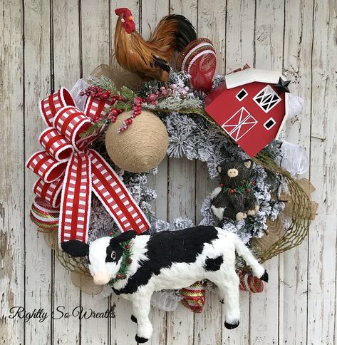 Farm Christmas Tree Theme, Farm Theme Christmas Decor, Country Christmas Wreaths, Cow Christmas Tree, Barnyard Christmas Tree, Barnyard Christmas Decor, Farm Animal Christmas Tree, Farm Christmas, Christmas On The Farm