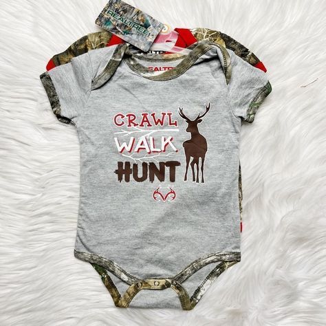 Realtree Camo Hunting Onesie Set Grey And Green Size 3-6 Months 60% Cotton 40% Polyester Brand: Real Tree Style: Baby Onesie Color: Grey Red Green And Cato Condition: New With Tag Flaws: No Notable Flaws Size: 3-6 Months Hunting Onesie, Western Baby Clothes, Baby Boy Camo, Hunting Baby, Camo Baby, Real Tree Camouflage, Western Babies, Grey And Green, Camo Baby Stuff